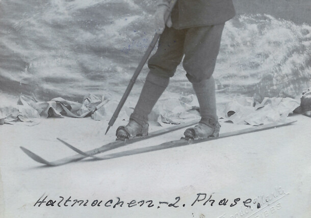     Mathias Zdarsky - Alpine Skiing Technique - Fig. 16 To halt - Phase 2 Lifting position 